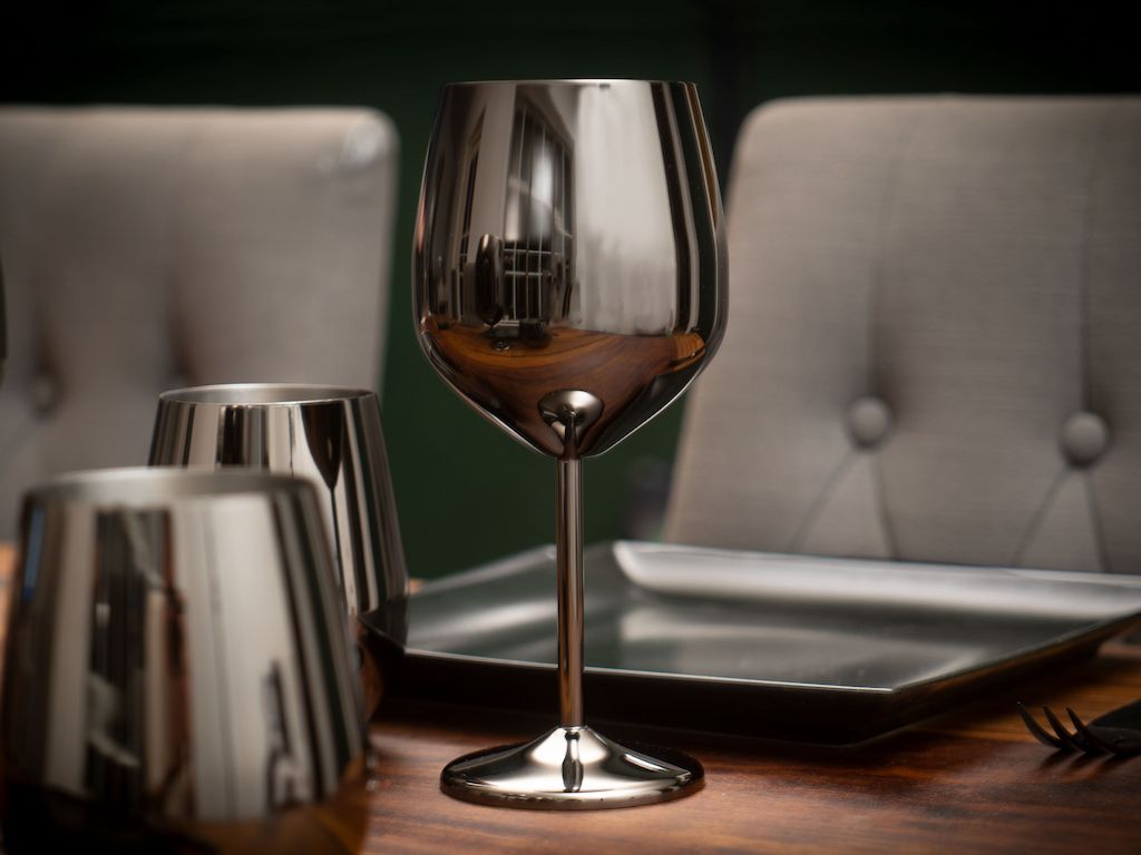 VINGLASS AV RUSTFRITT STÅL - 2
